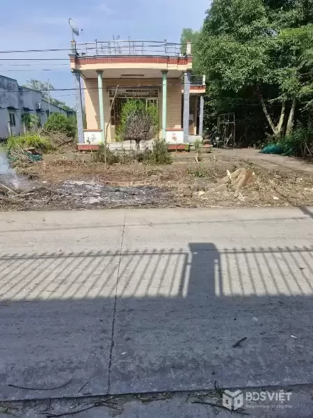 Bán nhà mt liên xã Long Định - Long Cang, xã Long Định,dt 300m2 full thổ 2pn 2wc giá 3 tỷ