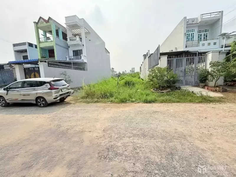 Bán nền thổ cư tại kp3, thị trấn Bến Lức dt 100m2 giá giảm còn 2 tỷ