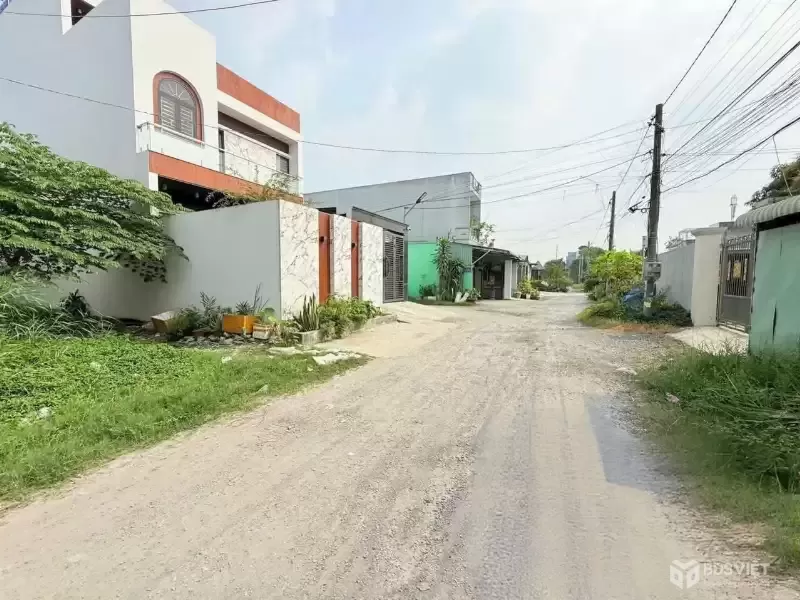 Bán nền thổ cư tại kp3, thị trấn Bến Lức dt 100m2 giá giảm còn 2 tỷ