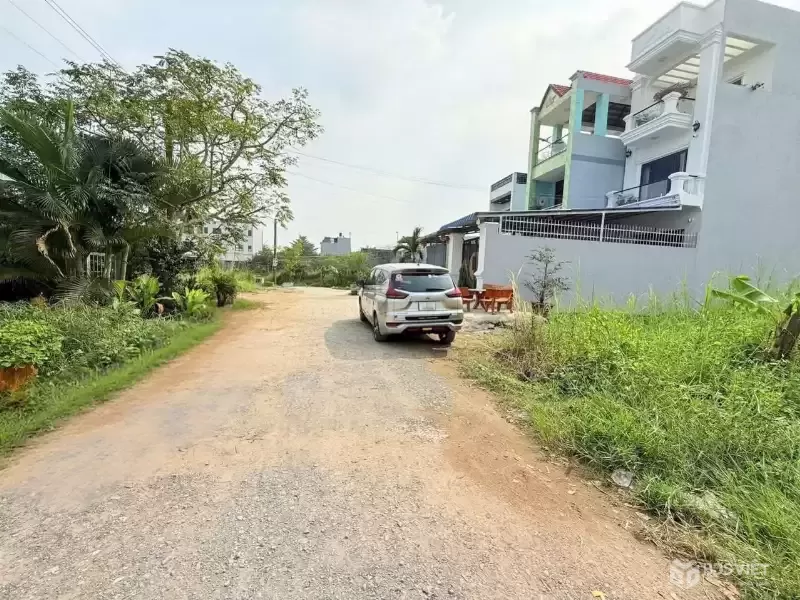 Bán nền thổ cư tại kp3, thị trấn Bến Lức dt 100m2 giá giảm còn 2 tỷ