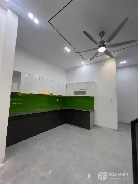 Bán nhà 2 mặt tiền xã Mỹ Hạnh Bắc dt 108m2 1 lầu 2pn,2wc , sân oto đã hoàn công giá 2,75 tỷ