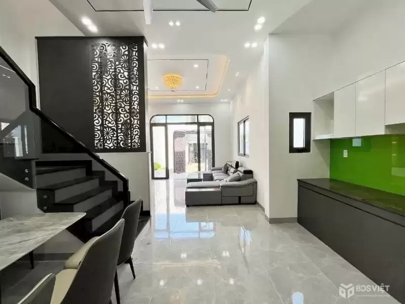 Bán nhà 2 mặt tiền xã Mỹ Hạnh Bắc dt 108m2 1 lầu 2pn,2wc , sân oto đã hoàn công giá 2,75 tỷ