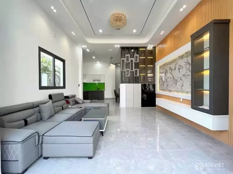 Bán nhà 2 mặt tiền xã Mỹ Hạnh Bắc dt 108m2 1 lầu 2pn,2wc , sân oto đã hoàn công giá 2,75 tỷ