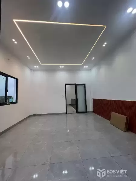 Bán nhà 2 mặt tiền xã Mỹ Hạnh Bắc dt 108m2 1 lầu 2pn,2wc , sân oto đã hoàn công giá 2,75 tỷ