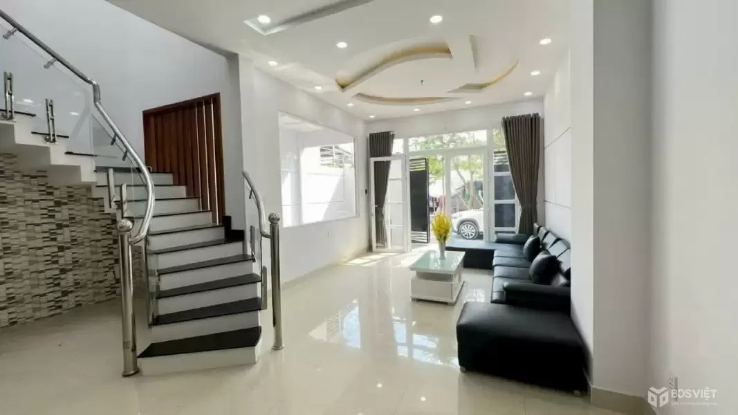 Bán nhà đẹp xã Phú Hòa Đông dt 83m2 1 lầu,2pn,2wc giá 2,6 tỷ