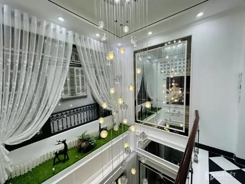 ngọc khánh 52m x6 tầng thang máy 15,9 tỷ nội thất xịn,ngõ thông rộng,gần phố