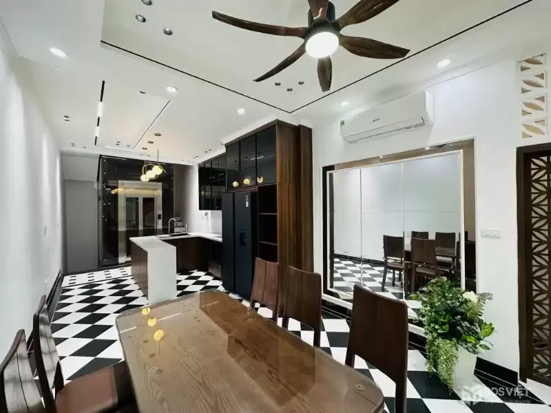 ngọc khánh 52m x6 tầng thang máy 15,9 tỷ nội thất xịn,ngõ thông rộng,gần phố