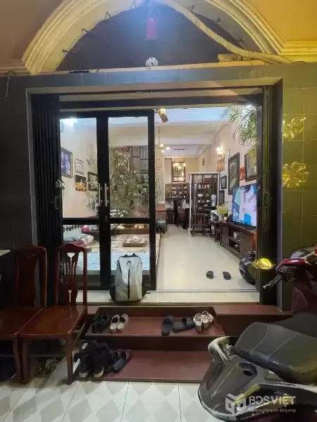 hoàng hoa thám DT 47m x4 tầng 14 tỷ ngõ ba gác thông,gần ô tô tránh,gần hồ tây