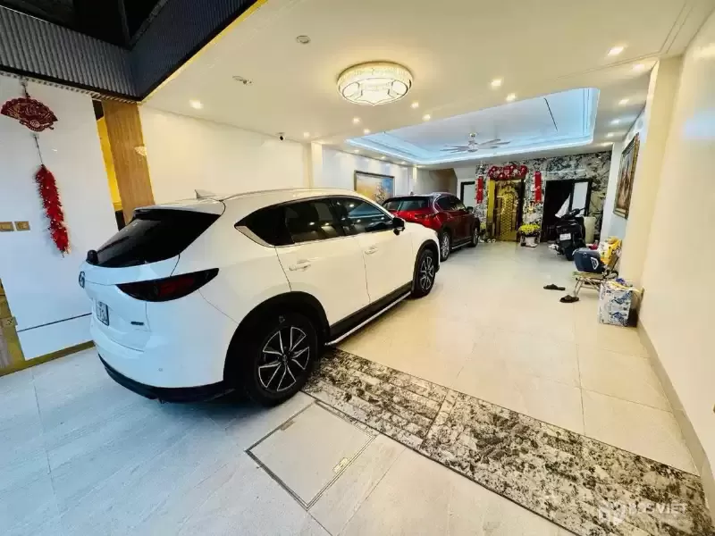 HOA HẬU PHỐ TRẠM - MỚI KÍNH KOONG - 8 TẦNG - THANG MÁY - GARA 2 Ô TÔ , NỘI THẤT CAO CẤP