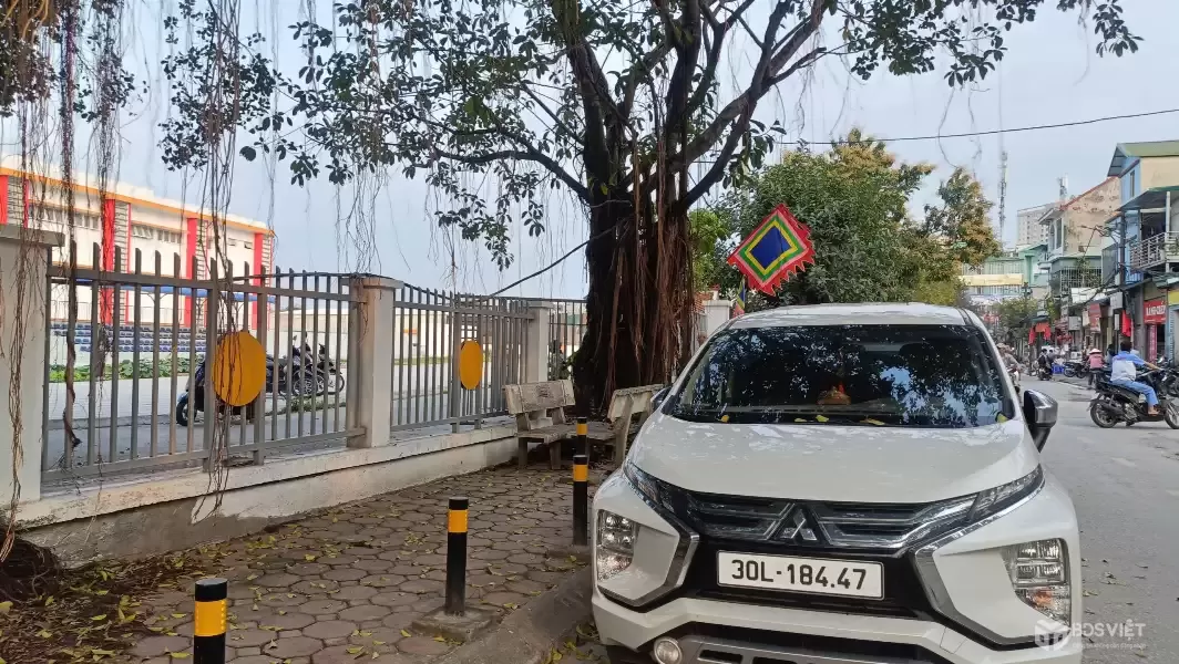 Bán gấp nhà Mặt phố Thạch Bàn, Long Biên, Kinh doanh đỉnh cao, đường nhiều ô tô tránh