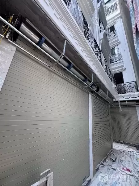 Cực hiếm : Mở Bán liền lô 4 căn - nhà 5 tầng đang hoàn thiện, tại Cự Khối, Long Biên chỉ 3,9 tỷ