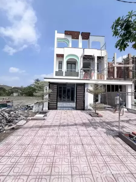 Bán 6 căn nhà xây đồng bộ mt đường Lê Thị Ty, Long Thượng dt 144m2 1 lầu,3pn,2wc giá 3,45 tỷ/căn