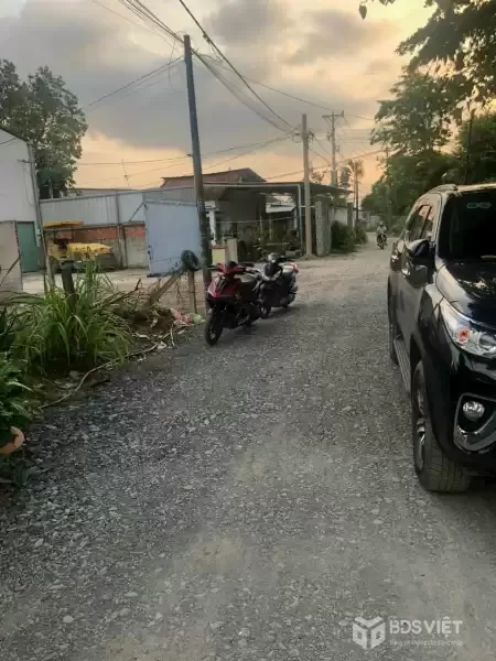 Bán đất 2 mặt tiền xã Tân Thạnh Đông dt 100m2 full thổ giá 1,95 tỷ