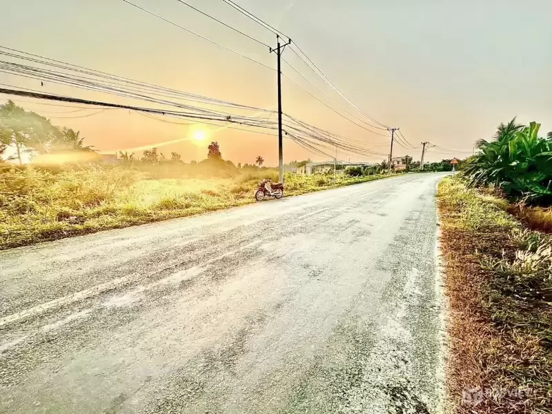 Bán đất mặt tiền ĐT 816 Thạnh Hòa, Bến Lức tdt 910m2 (200m2 thổ) giá 2,7 tỷ