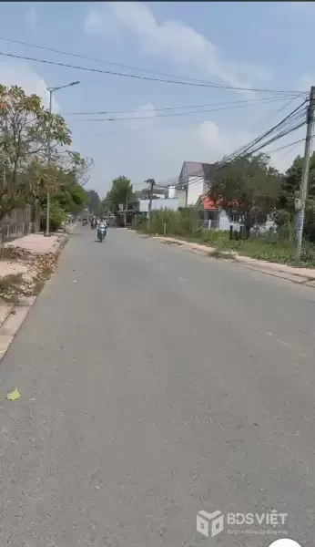 Bán đất mặt tiền đường 3/2 , thị trấn Hậu Nghĩa dt 210m2 giá 4,1 tỷ