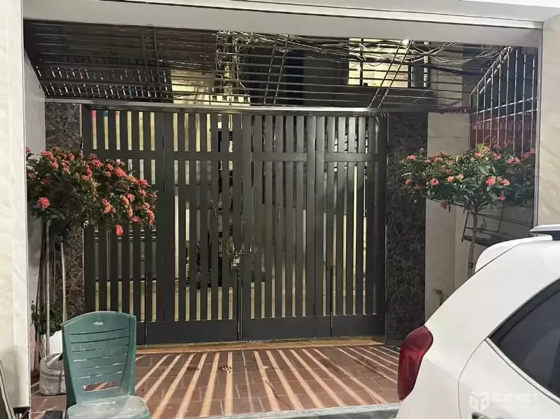 Bán nhà 5 tầng Phố Trường Lâm, Long Biên, ngõ thông ô tô tránh