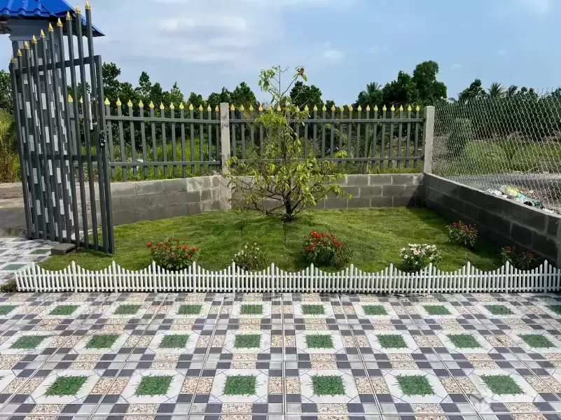 Bán nhà vườn thuỷ tạ xã Bình Đức tdt 709m2 có 2pn,1wc, sân oto giá 1,9 tỷ