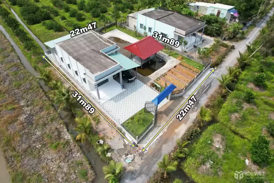 Bán nhà vườn thuỷ tạ xã Bình Đức tdt 709m2 có 2pn,1wc, sân oto giá 1,9 tỷ