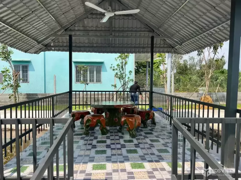 Bán nhà vườn thuỷ tạ xã Bình Đức tdt 709m2 có 2pn,1wc, sân oto giá 1,9 tỷ