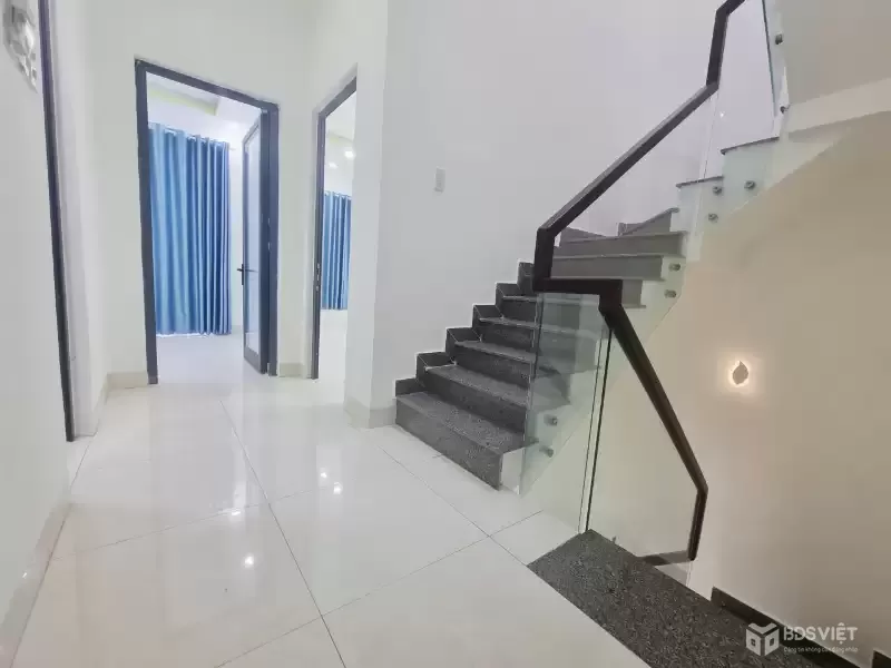 Bán Nhà Lạc Long Quân – 3 Tầng Kiên Cố – 53.7m² – Giá 4.8 Tỷ