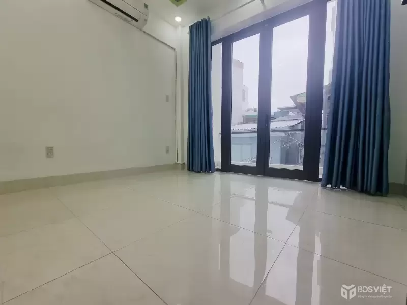 Bán Nhà Lạc Long Quân – 3 Tầng Kiên Cố – 53.7m² – Giá 4.8 Tỷ