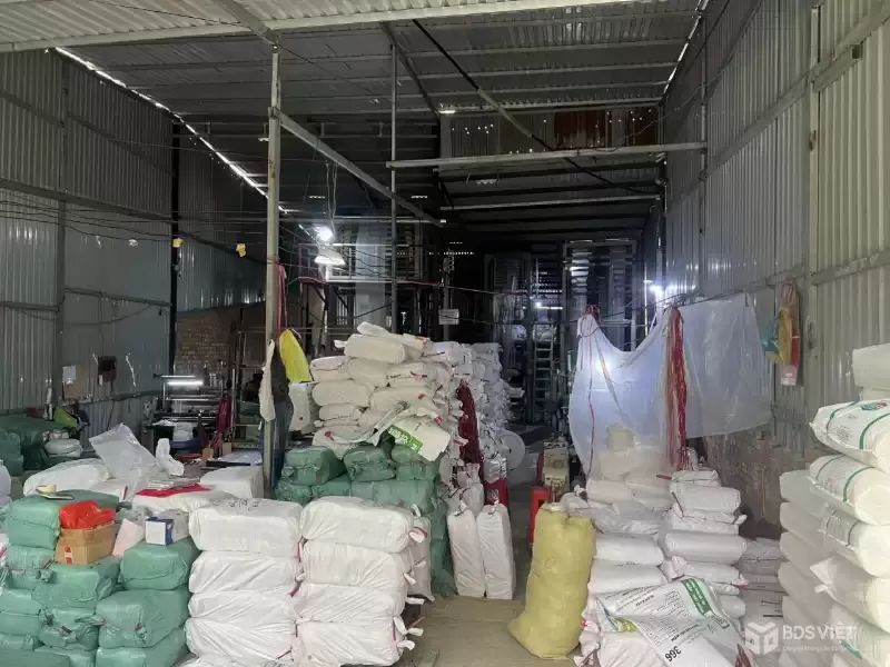 CẦN BÁN 300M2 KHO ĐƯỜNG XE TẢI LÊ MINH XUÂN