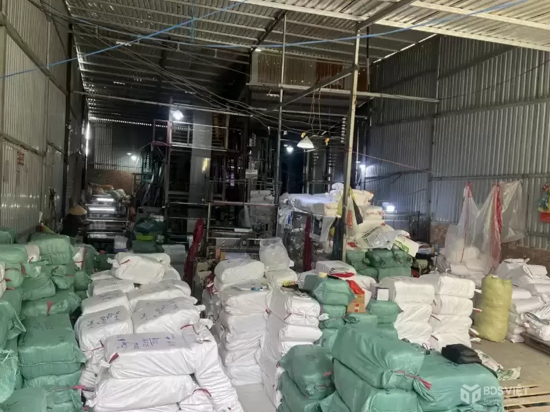 CẦN BÁN 300M2 KHO ĐƯỜNG XE TẢI LÊ MINH XUÂN