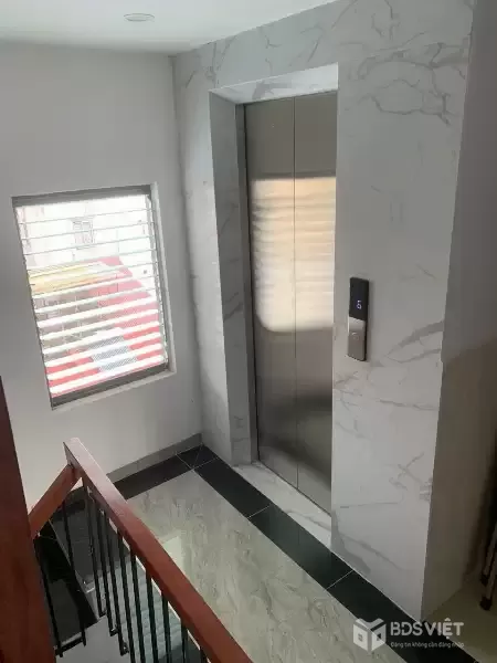 Quan nhân nhà ngay đầu ngõ, 12 tỷ 36m sử dụng 7 tầng thang máy mới kính coong chỉ cần dọn vào ở