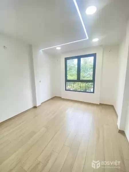 mặt đường bưởi ba đình DT 25m x7 tầng thang máy 14,3 tỷ vỉa hè,kinh doanh