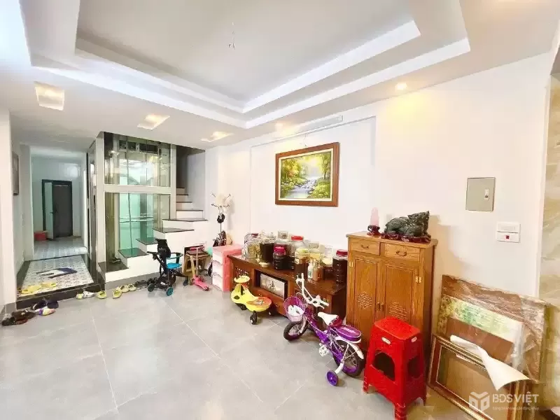 Bán Nhà Đội Nhân 37m.  5 tầng. mặt tiền 3.3m. giá 15.5 Tỷ Ba Đình Hà Nội