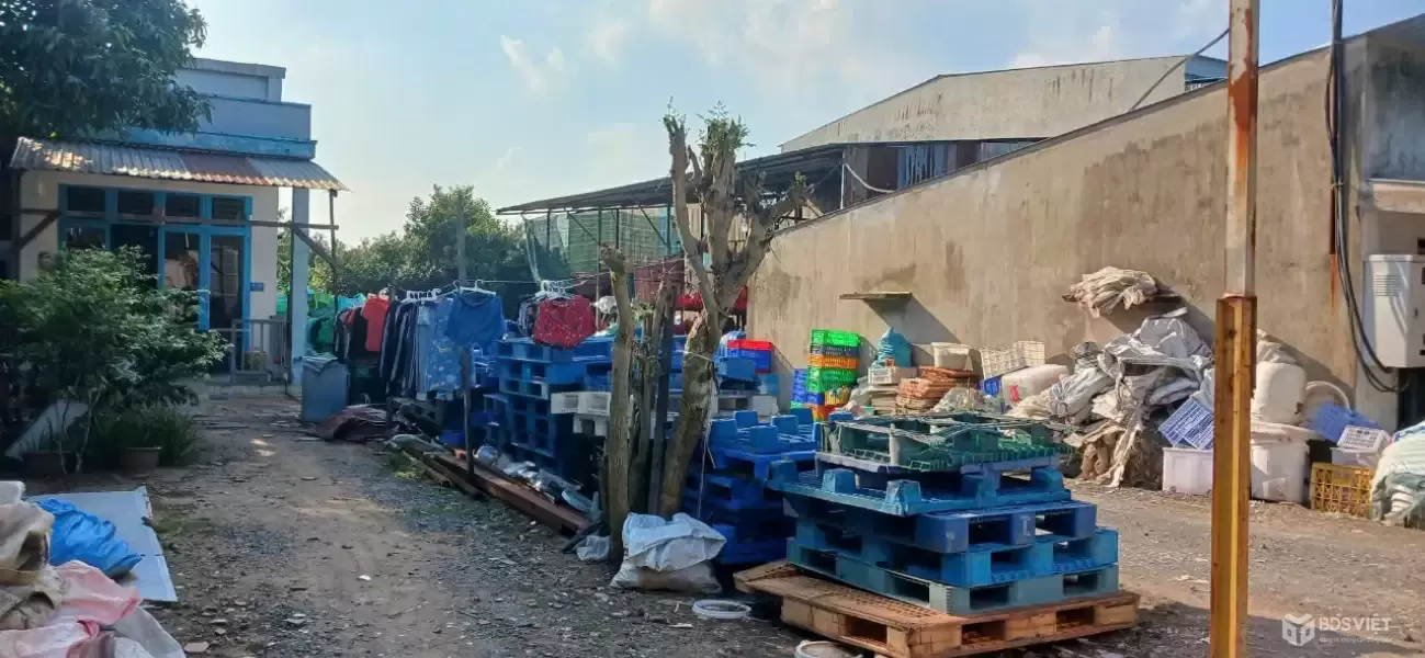 CẦN BÁN 1110M2 NHÀ VÀ ĐẤT THỔ CƯ MT LÊ ĐÌNH CHI