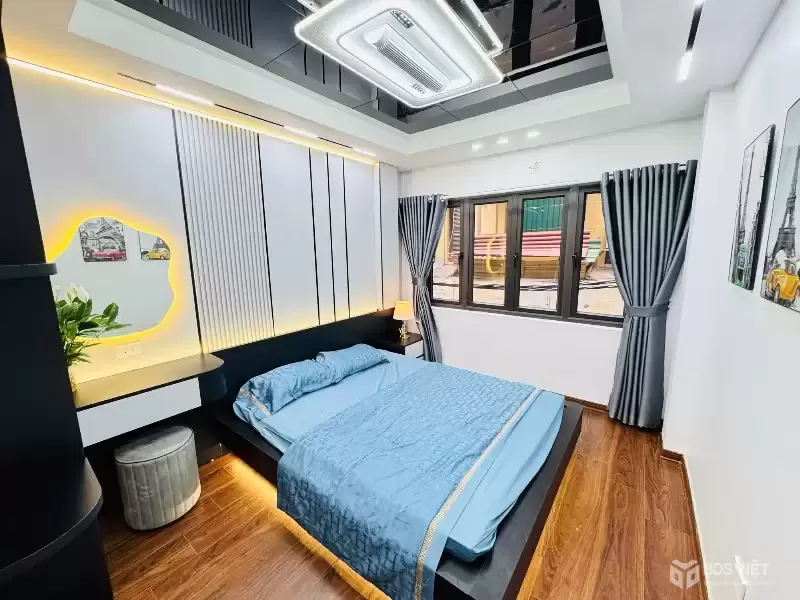 Bán Nhà Đặng Tiến Đông 22/26m2.  5 tầng. mặt tiền 3.2m. giá 8.6 Tỷ Đống Đa Hà Nội