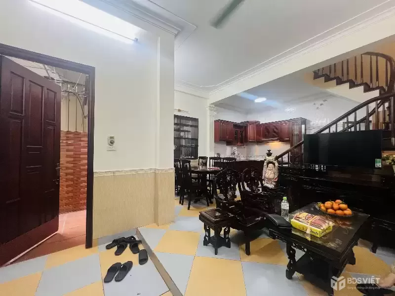 Bán Nhà Ngọc Khánh 40m2. 5 tầng. mặt tiền 5.1m. giá 9.8 tỷ Ba Đình Hà Nội