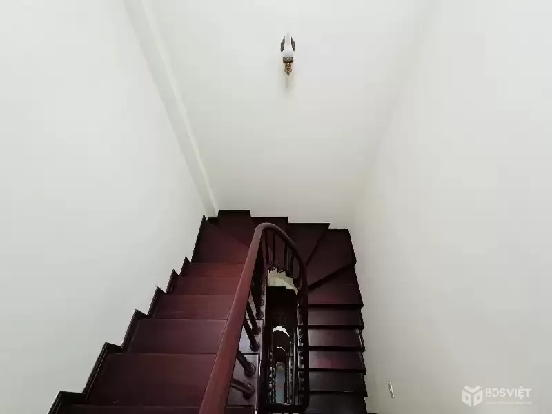 Bán Nhà Ngọc Khánh 40m2. 5 tầng. mặt tiền 5.1m. giá 9.8 tỷ Ba Đình Hà Nội