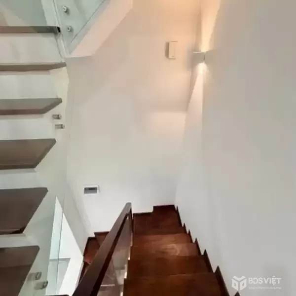 ĐỐNG ĐA - TÔN ĐỨC THẮNG -HIẾM 20 TỶ - NGÕ THÔNG OTO NGỦ TRONG NHÀ, GẦN SÁT VĂN MIẾU.