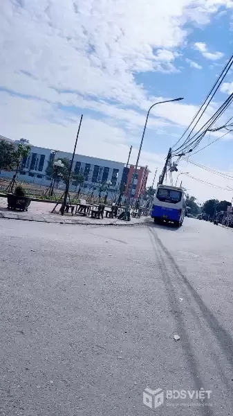 LÔ GÓC 2 MẶT TIỀN – ĐẤT ĐẸP THỌ ĐA, KIM NỖ  Full thổ cư – pháp lý rõ ràng Mặt tiền ~4m – nở hậu cực đẹp Ô tô vào đất – 2 mặt tiền thoáng