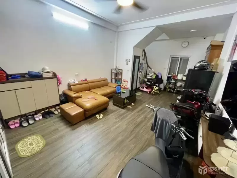 Bán nhà vị trí đẹp đường Thach Bàn - Long Biên - HN.