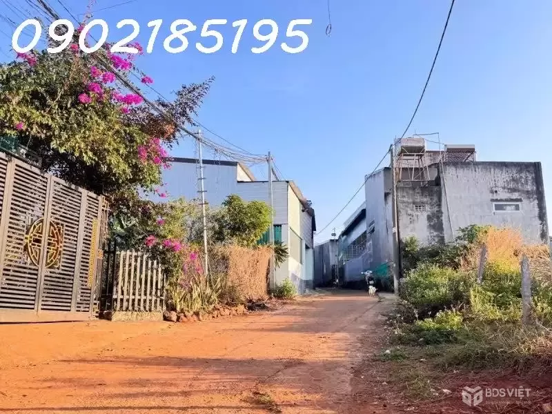 LÔ ĐẤT GÓC (5m x 24m) HẺM PHẠM VĂN ĐỒNG GẦN VÒNG XOAY NGÃ 3 HÒA BÌNH – BUÔN MA THUỘT = 1 TỶ 600 TRIỆU