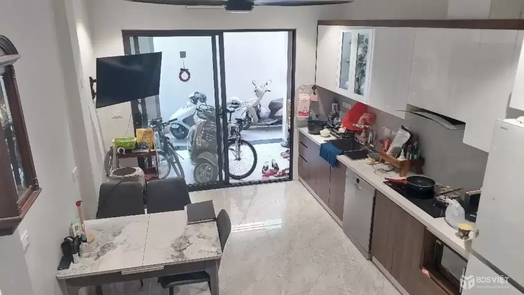 hoàng hoa thám DT 35m x5 tầng 7,99 tỷ- full nội thất xịn,nhà mới ngõ thông