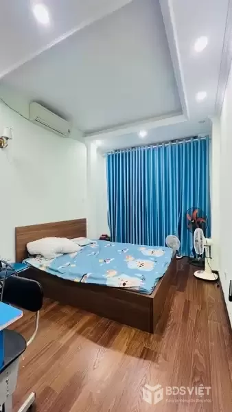 nguyễn đình hoàn cầu giấy 35m x4 tầng 9,3 tỷ 30m ô tô tránh,ngõ thông