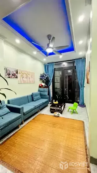 nguyễn đình hoàn cầu giấy 35m x4 tầng 9,3 tỷ 30m ô tô tránh,ngõ thông