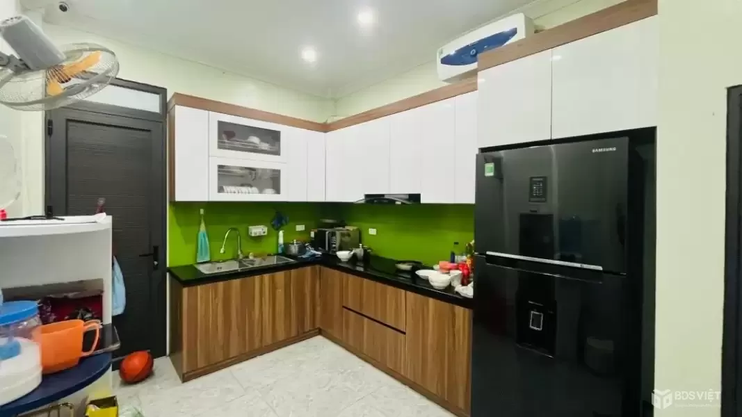 nguyễn đình hoàn cầu giấy 35m x4 tầng 9,3 tỷ 30m ô tô tránh,ngõ thông