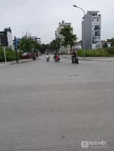 BÁN NHÀ MẶT ĐƯỜNG CỰ KHỐI HOA ĐỘNG – LONG BIÊN – VỊ TRÍ ĐẮC ĐỊA .