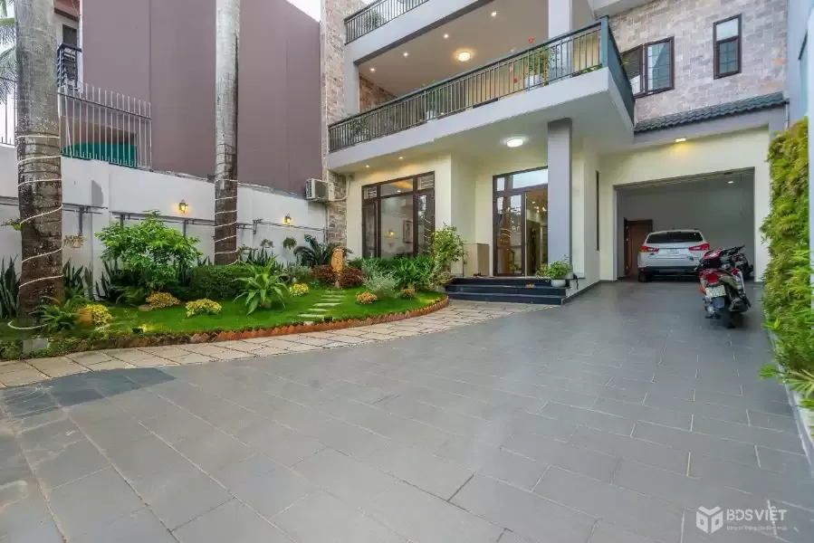 Bán biệt thự 215m2 sân vườn, Nguyễn Ư Dĩ, Thảo Điền, HDT 50tr, giá 54.9 tỷ, SHR