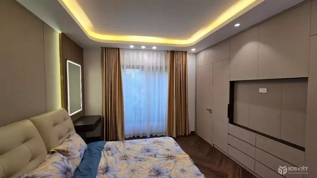 BÁN NHÀ TRẦN DUY HƯNG – Ô TÔ QUA CỬA – THANG MÁY ???????? Gần KS Chamvit – vị trí đẹp, trung tâm, kinh doanh tốt -ở sướng.