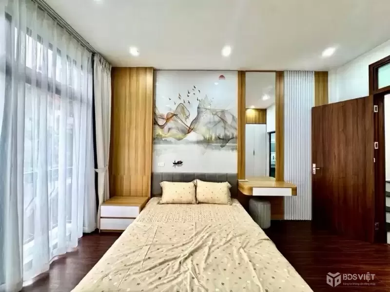 võ chí công DT 25m giá 7,9 tỷ nhà mới full nội thất,ngõ thông,30m ra phố