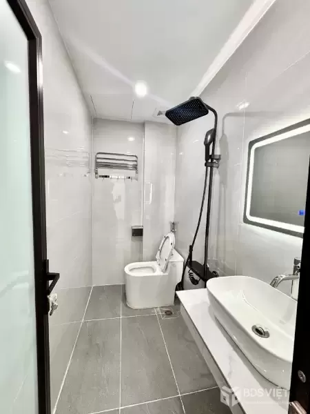 võ chí công DT 25m giá 7,9 tỷ nhà mới full nội thất,ngõ thông,30m ra phố