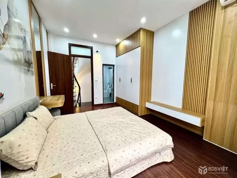 võ chí công DT 25m giá 7,9 tỷ nhà mới full nội thất,ngõ thông,30m ra phố