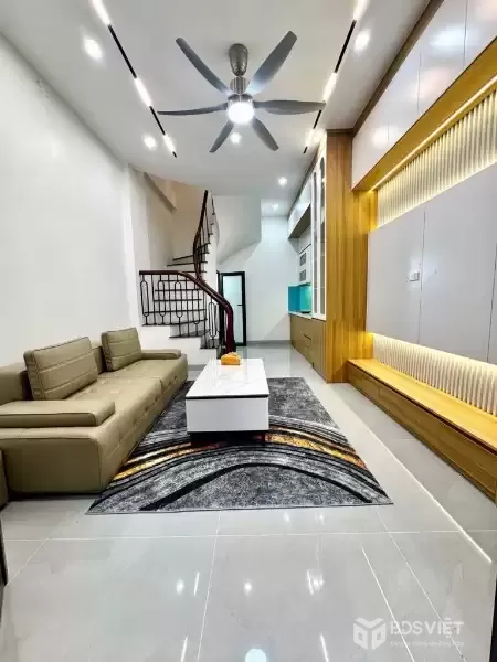 võ chí công DT 25m giá 7,9 tỷ nhà mới full nội thất,ngõ thông,30m ra phố