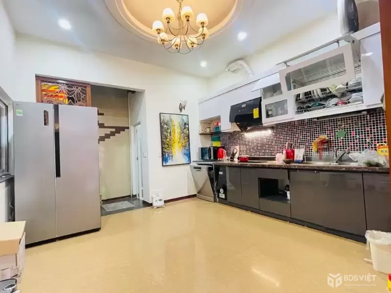 lạc long quân 50m x6 tầng 18,9 tỷ ô tô qua nhà,ngõ thông,full nội thất,5p ra hồ tây